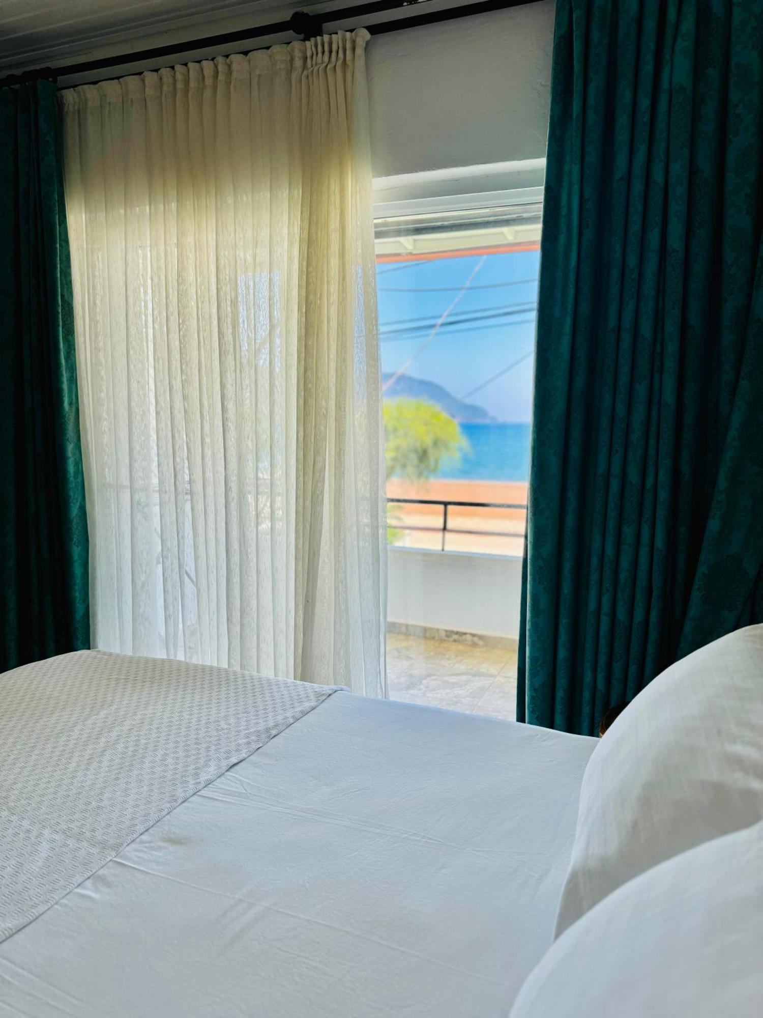 Ceneviz Hotel Адрасан Екстериор снимка